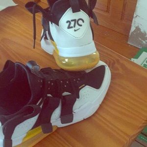 Brand nike air edge 270